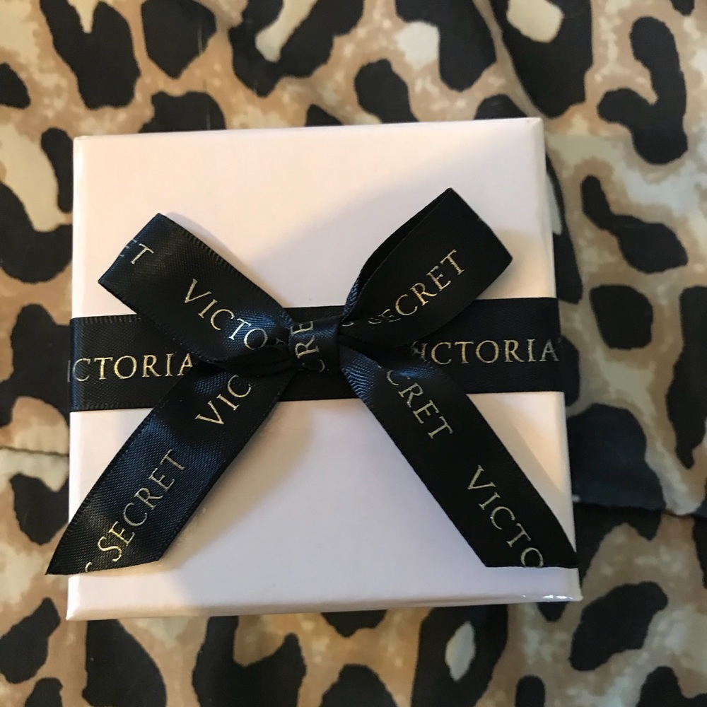 VS gold earring set